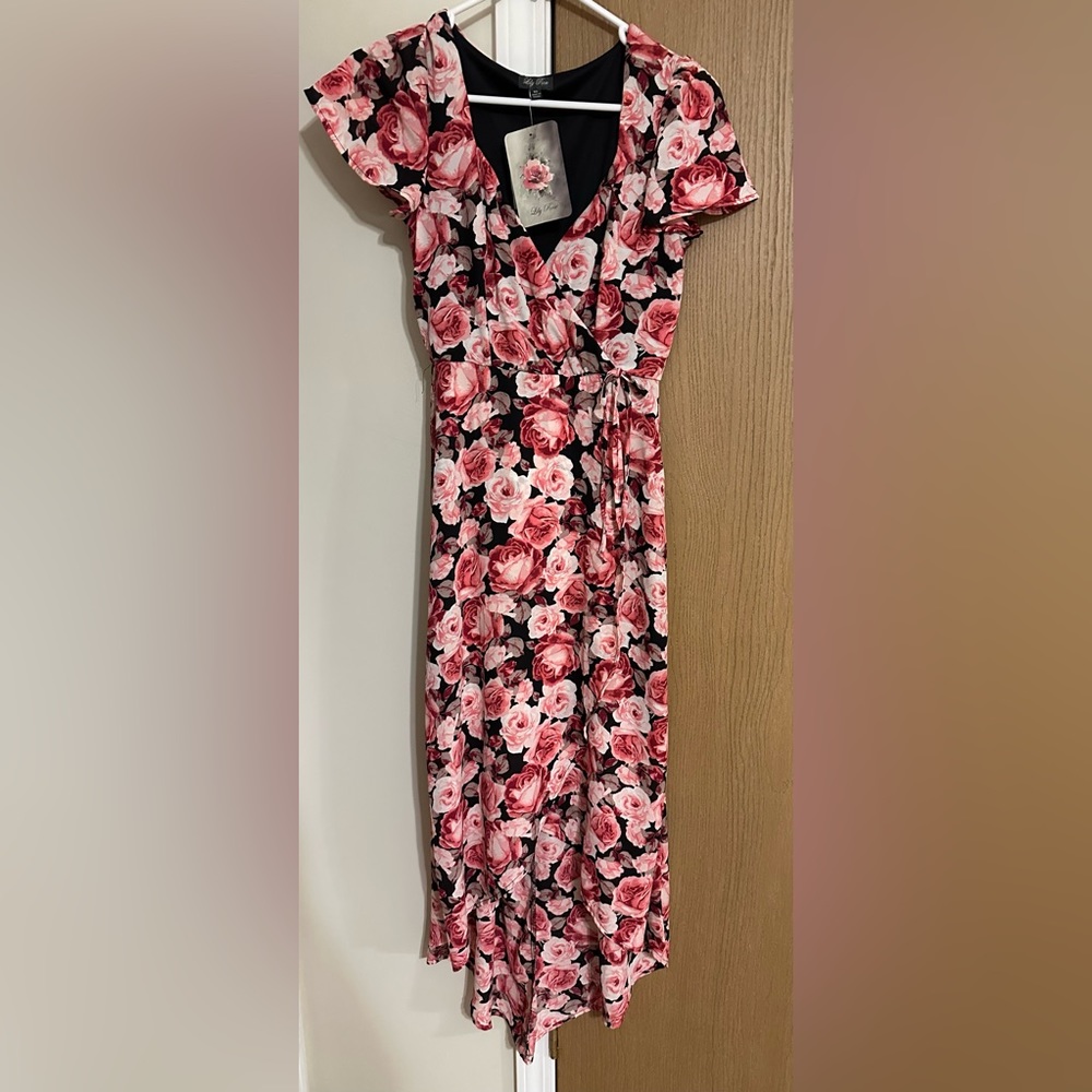 Size XSMALL Dip Front Floral Dress
